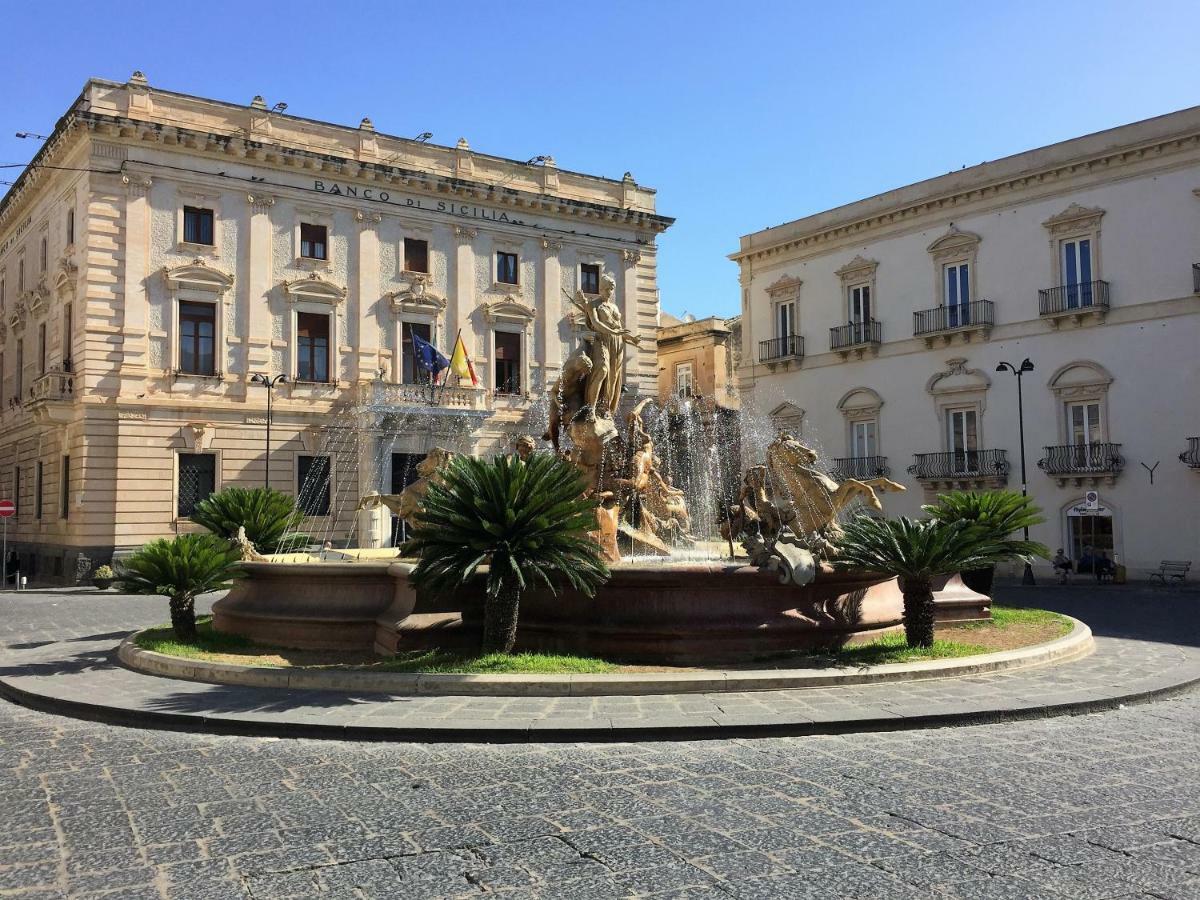 Suite La Piazza By Wonderful Italy Сиракуза Екстериор снимка